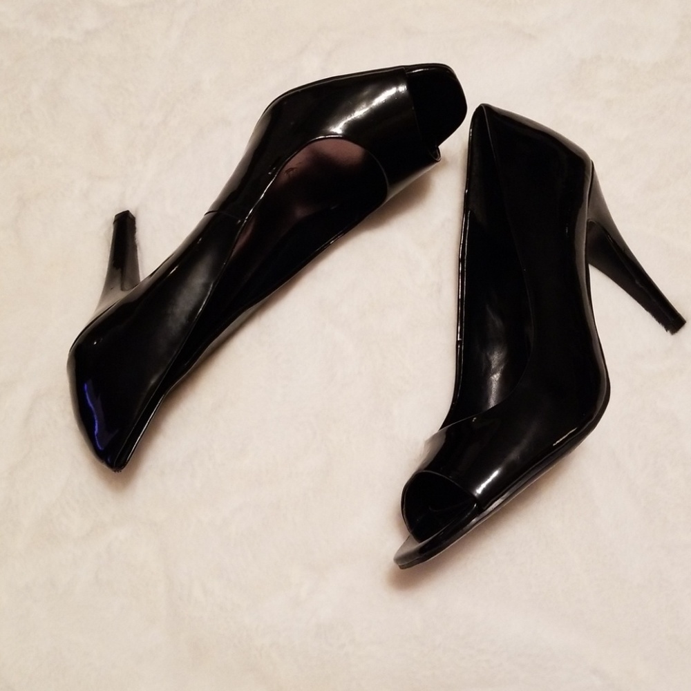 Black Peep Toe Shiny apostrophe Heels Size 8 M